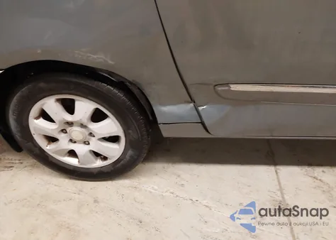 2008 Hyundai Entourage Gls/Limited z USA, uszkodzony, nr VIN KNDMC233186047346